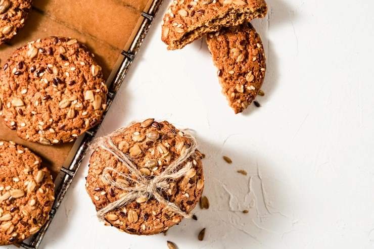 cookies vegano de farinha de amêndoas é uma opção deliciosa e saudável para quem busca uma sobremesa livre de ingredientes de origem animal.