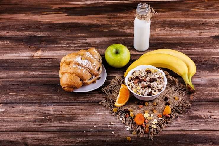 Carboidratos Essenciais para o Café da Manhã. Para quem pratica atividades físicas, o café da manhã é uma refeição crucial.