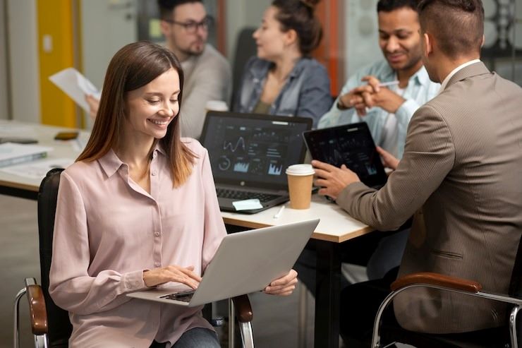O impacto da IA na produtividade dos funcionários é um fator determinante para o sucesso das empresas no cenário atual.