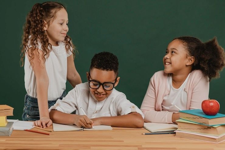O 'Eu' e o 'Nós' na Educação. O Papel Crucial da Educação no Equilíbrio entre o 'Eu' e o 'Nós' Saiba mais em nosso site