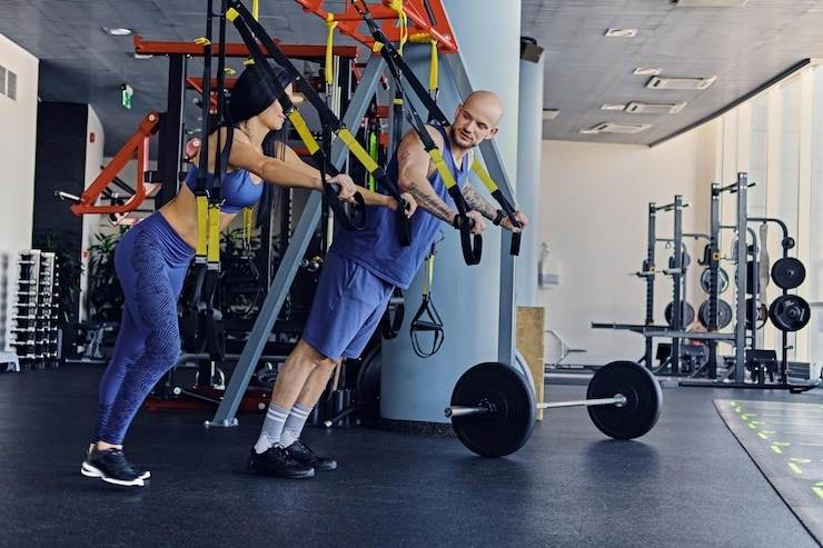 Academia: 5 Erros Comuns que Atrapalham sua Evolução e Como Evitá-los Manter uma rotina consistente na academia exige disciplina e planejamento.