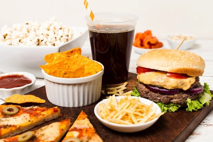 Alimentos ultraprocessados são uma parte crescente das dietas modernas, e seu consumo excessivo pode trazer consequências graves para a saúde