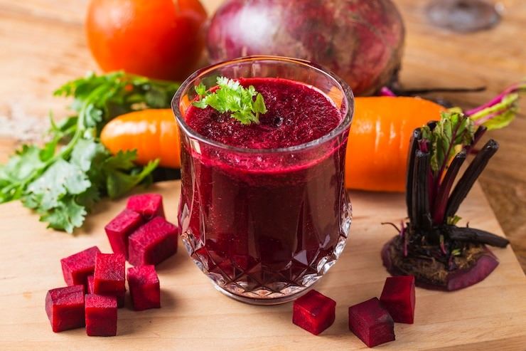 Benefícios do Suco de Beterraba com Cenoura, uma bebida nutritiva e deliciosa que oferece inúmeros benefícios para a saúde.