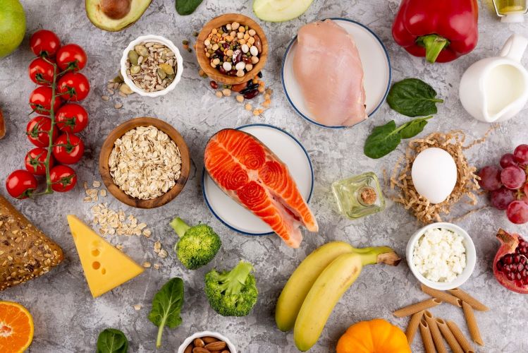 15 Alimentos que Fornecem Energia. A alimentação desempenha um papel crucial em nossa disposição e produtividade diária.