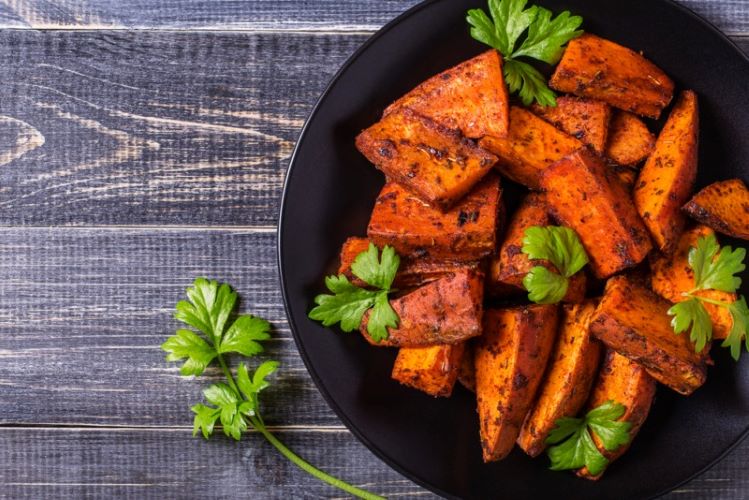 Porque pessoas com mais de 50 anos devem comer batata-doce? . Saiba por que você deve adicionar batata-doce à sua dieta hoje mesmo.