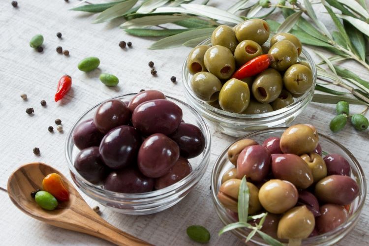 10 Receitas Imperdíveis com Azeitonas que vão te levar ao paraíso das azeitonas e te mostrar o quão versátil esse ingrediente pode ser.