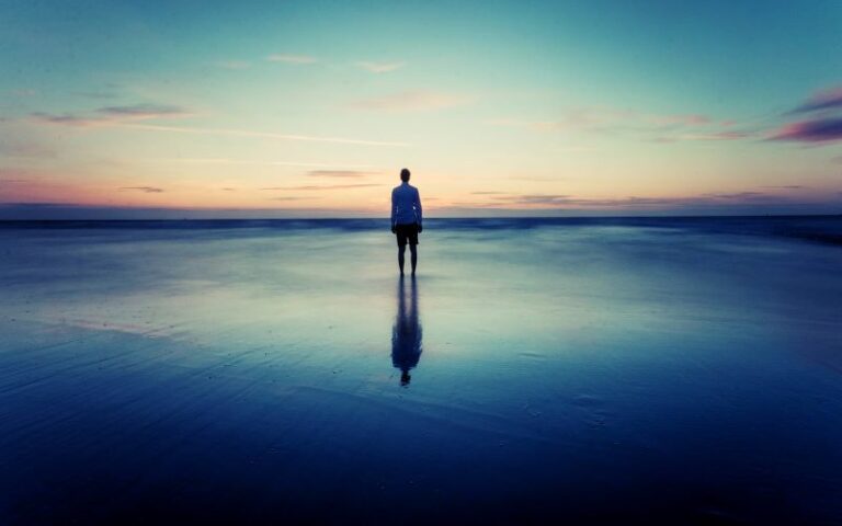 A Beleza da Solitude: A Liberdade de Viver Para Mim Mesmo sem a necessidade de dividir espaço mental e físico com ninguém além de mim mesmo.