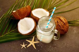 Água de Coco: Benefícios para a Hidratação e Como Potencializar o Treino. Água de Coco: Um Hidratante Natural Poderoso