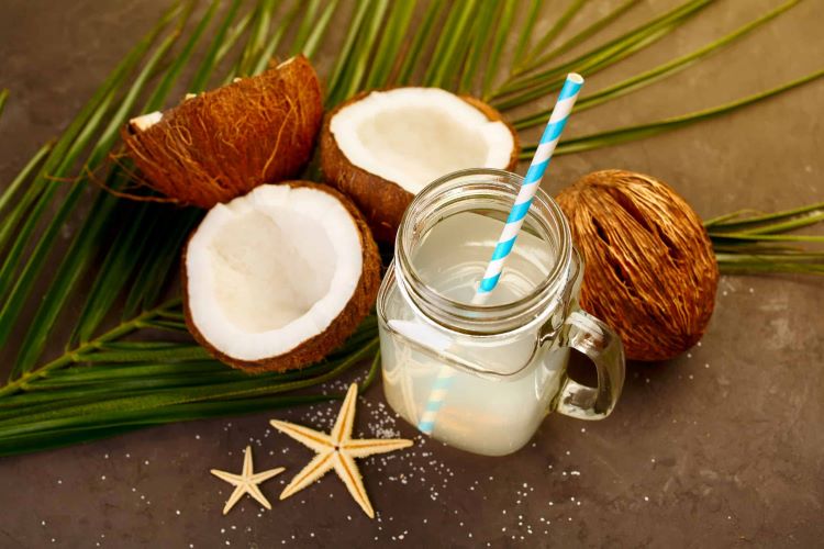 Água de Coco: Benefícios para a Hidratação e Como Potencializar o Treino. Água de Coco: Um Hidratante Natural Poderoso