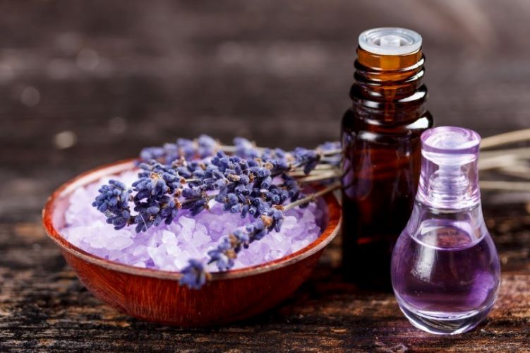 Aromaterapia com Óleos Essenciais: Como Utilizar e Potencializar os Benefícios para a Saúde Física e Emocional