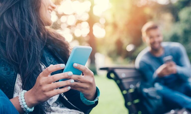 A Linguagem do Amor na Era Digital: Relacionamentos Amorosos Online. exige comunicação emocional consciente, consistência e intenção.