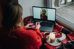 Por Que Relacionamentos Online Exigem Mais Clareza e Intenção?. É nesse cenário que clareza e intenção se tornam os pilares indispensáveis