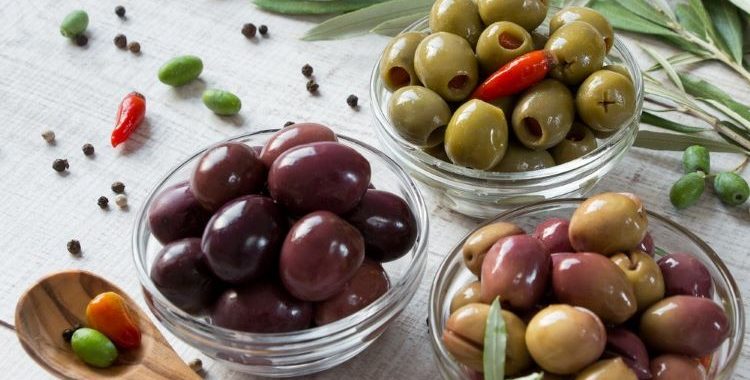 10 Receitas Imperdíveis com Azeitonas que vão te levar ao paraíso das azeitonas e te mostrar o quão versátil esse ingrediente pode ser.