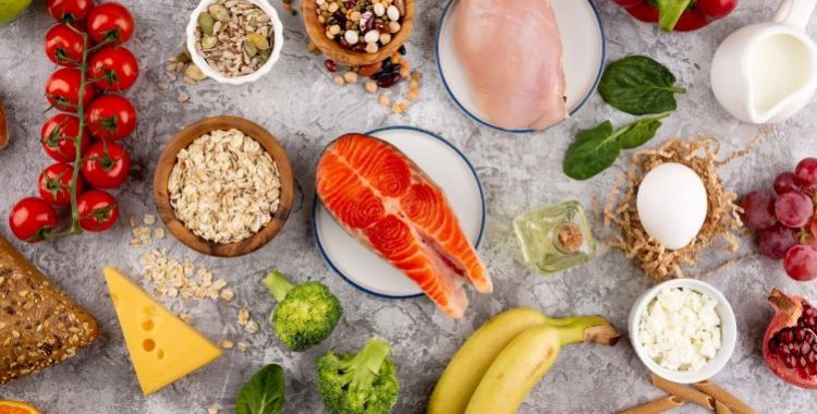 15 Alimentos que Fornecem Energia. A alimentação desempenha um papel crucial em nossa disposição e produtividade diária.