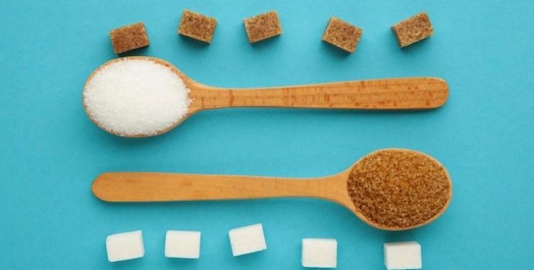 Açúcar de Coco vs. Açúcar de Cana. Ambos o açúcar de coco e o açúcar de cana têm seus prós e contras. Saiba mais em nosso site