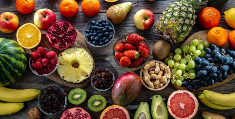 Benefícios das Frutas para a Ansiedade. Essa abordagem natural oferece benefícios duradouros para a saúde mental.