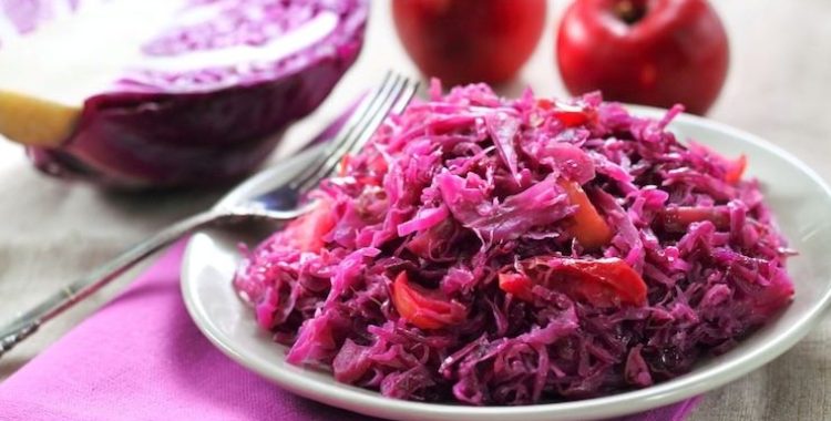 Esta compota de repolho roxo é uma opção versátil e saborosa, perfeita para acompanhar carnes de sabor marcante