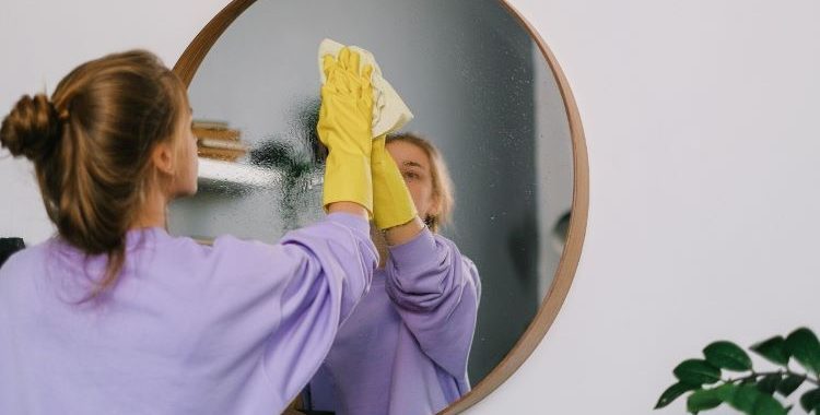 Espelhos e Vidros Impecáveis: Dicas para um Brilho Sem Manchas! ✨ Experimente essas dicas e diga adeus aos vidros e espelhos sem graça!