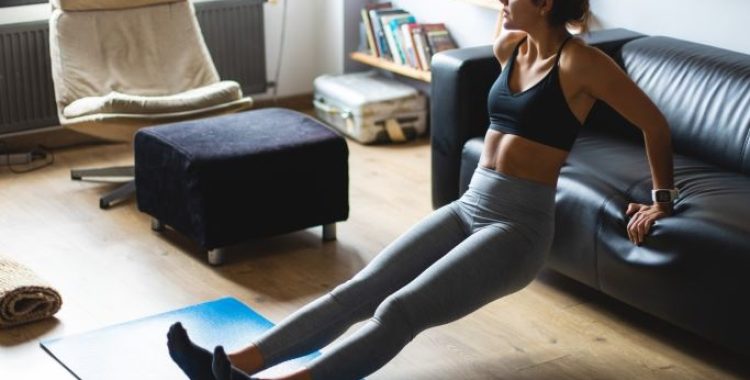 Exercícios para os seus braços e abdômen