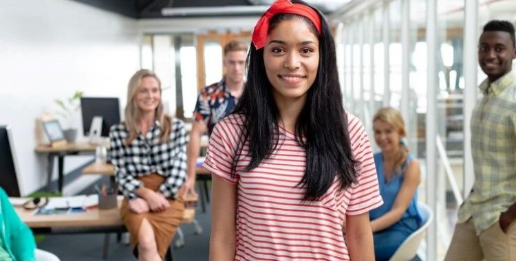 Polywork: Movimento Puxado pela Geração Z. movimento reflete uma mudança significativa na forma como as pessoas encaram suas carreiras