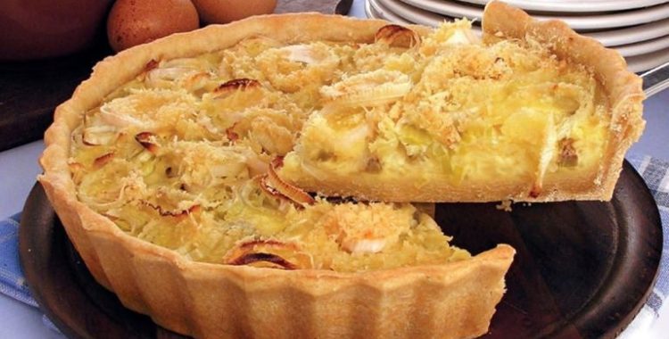 Se você busca uma receita saudável, saborosa e fácil de preparar, este quiche fit de alho-poró e azeitona é a escolha perfeita!