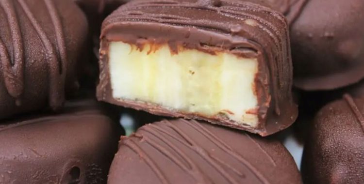 Receita Saudável de Bombom com Banana, Pasta de Amendoim e Cacau. Vamos aprender a fazer? Confira em nosso site