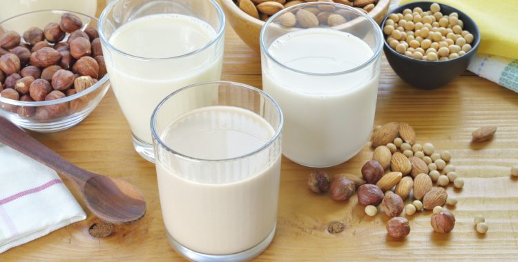 Melhores substitutos do leite de vaca. Existem vários motivos pelos quais você pode estar procurando uma alternativa mais saudável !!
